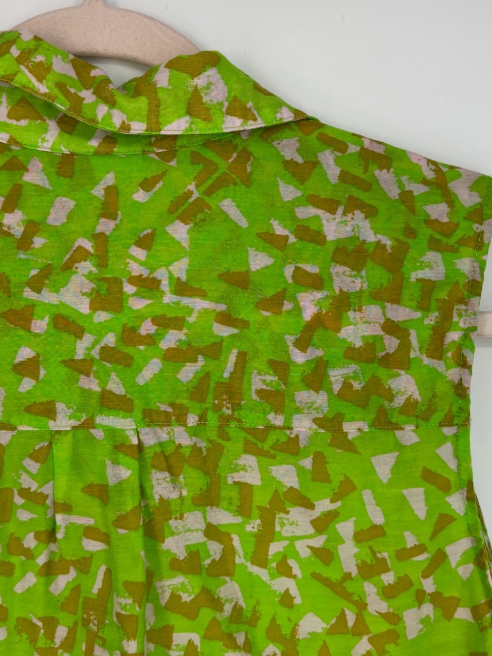 Cabi Womens Medium Popover Sleeveless Blouse Top Lime Green Print Semi Sheer - Picture 5 of 8